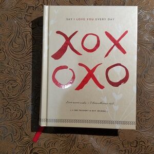 XOXOXO Journal: Say I Love You Everyday - 365 Day Guided Journal Ellie Claire